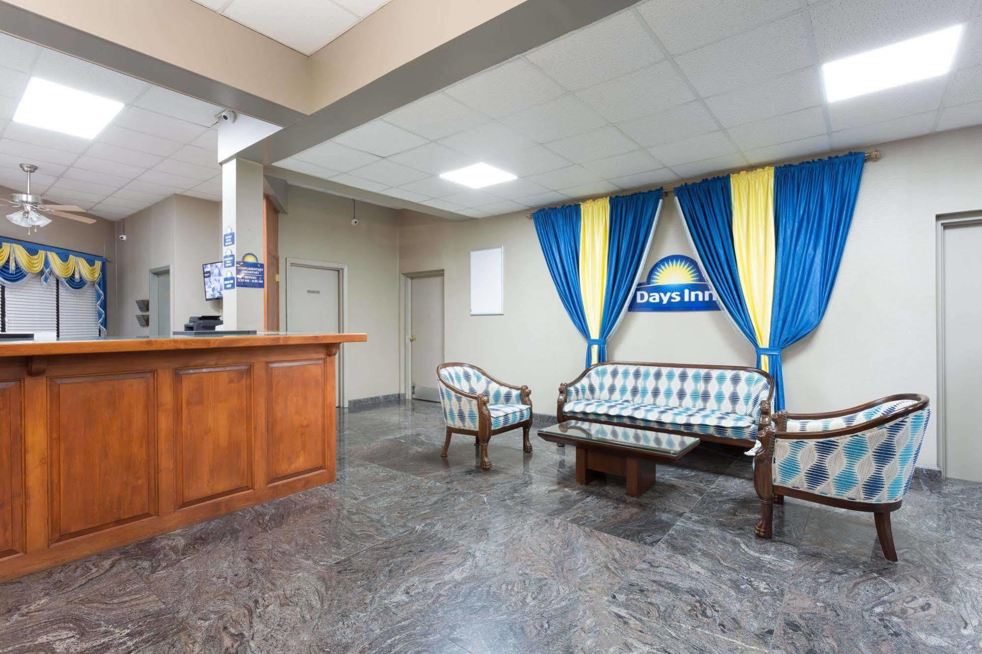 Days Inn By Wyndham Orangeburg Exterior foto